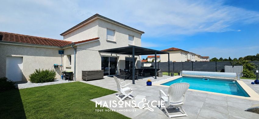 Image Piscine à  maison mitoyenne de Blyes