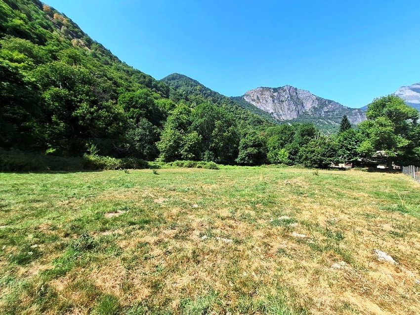 Image Vue à terrain de Saint-Béat-Lez