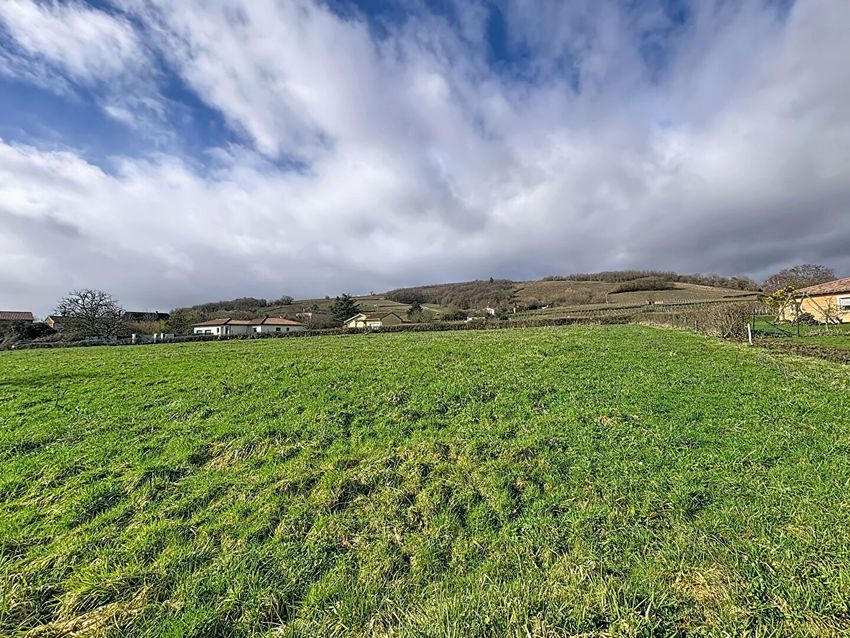Image Vue à terrain de Azé