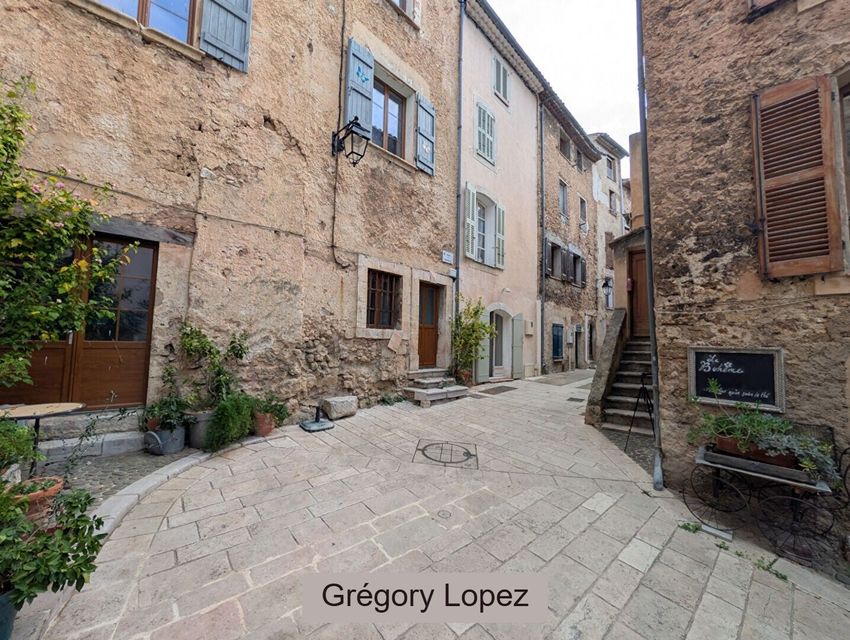 Image Façade à  maison de village de Villecroze
