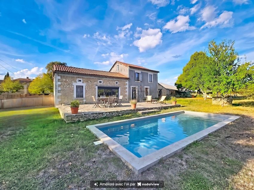 Image Piscine à  maison individuelle de Douzillac
