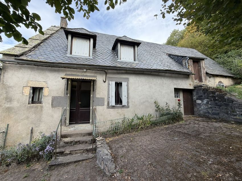 Image Façade à  maison individuelle de Saint-Sauves-d'Auvergne