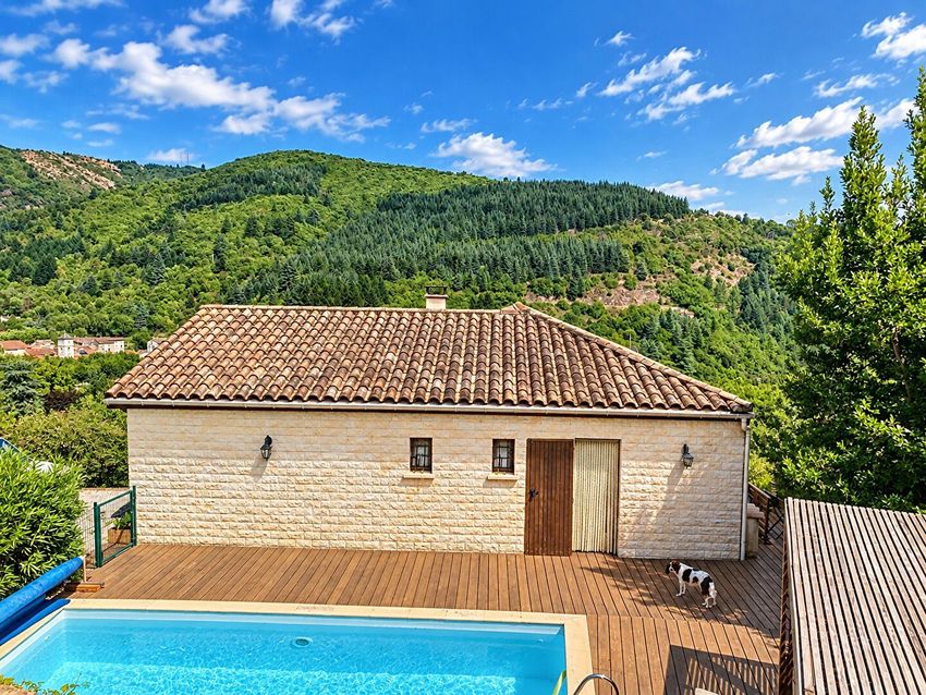 Image Piscine à  maison individuelle de Aulas