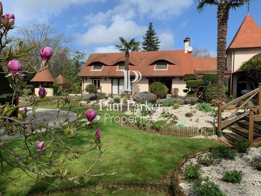 Image Façade à  manoir de Montbizot