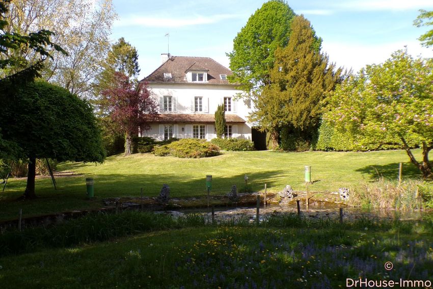 Image Façade à  villa de Ladoix-Serrigny