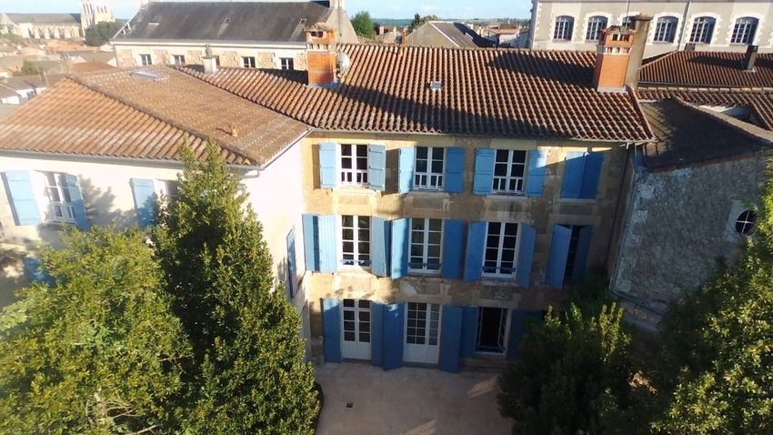Image Façade à  manoir de Saint-Maixent-l'École