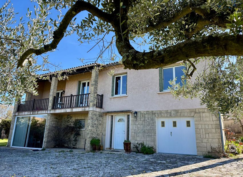 Image Façade à  villa de Sanilhac-Sagriès