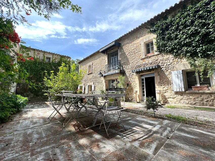 Image Façade à  maison de maître de Mouriès
