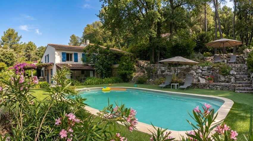 Image Piscine à  maison individuelle de Roquefort-les-Pins