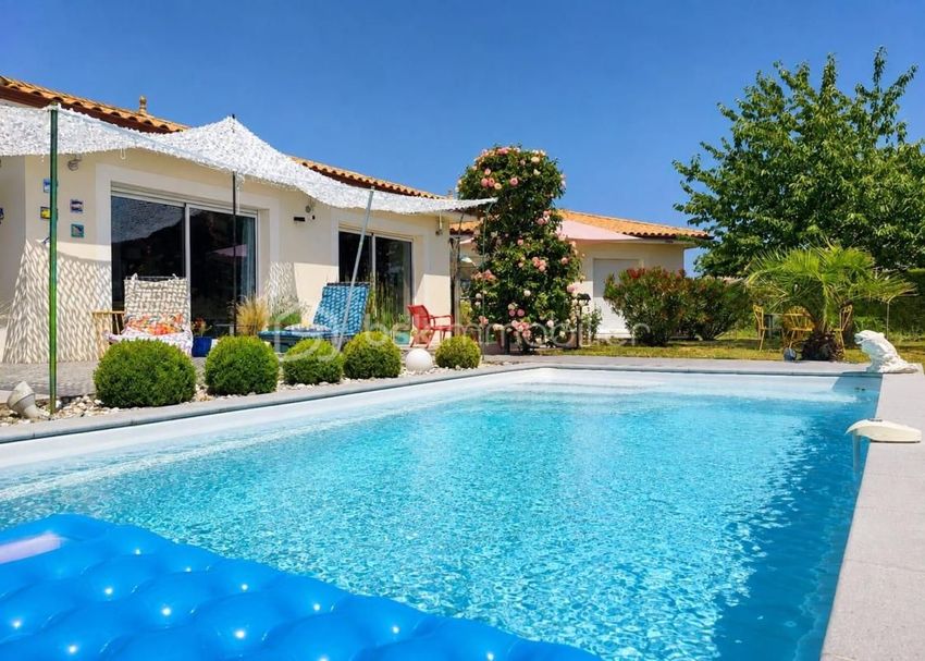 Image Piscine à  maison individuelle de Saint-Laurent-des-Vignes