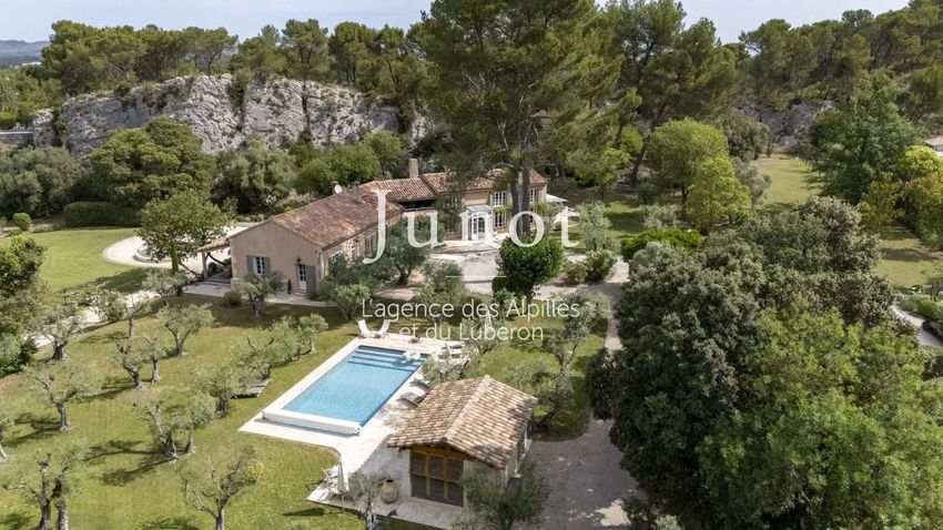 Image Piscine à  maison traditionnelle de Saint-Rémy-de-Provence