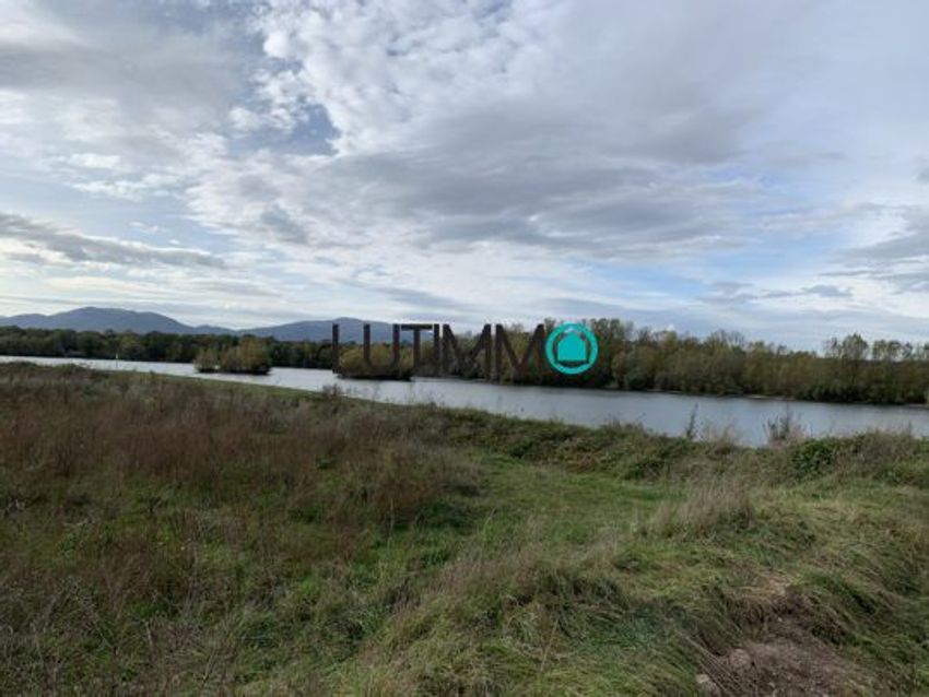 Image Vue à terrain de Sans numéro Rue du Tir
