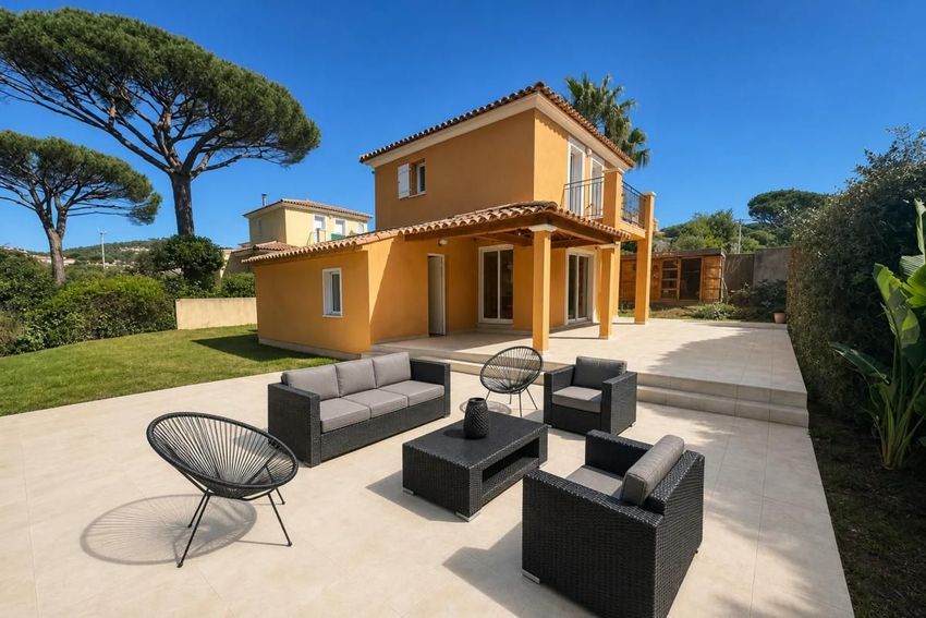 Image Façade à  maison individuelle de Roquebrune-sur-Argens