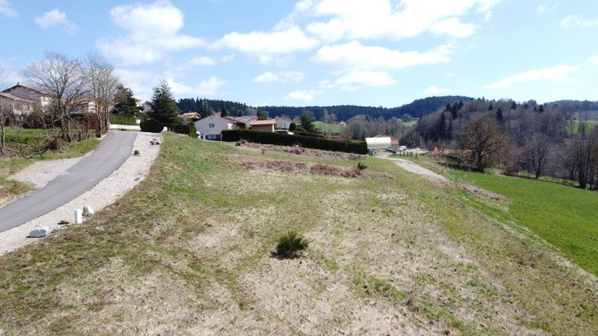 Image Vue à terrain de Saint-Romain-les-Atheux