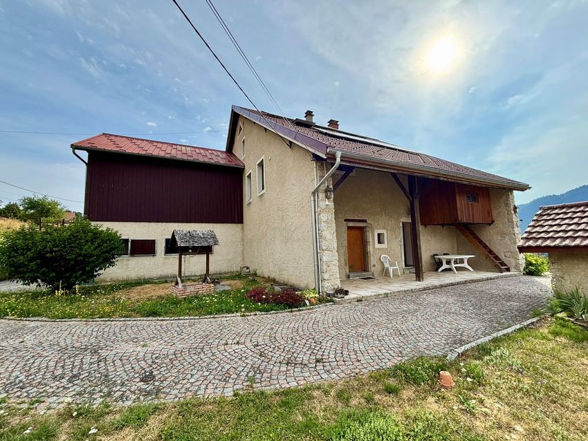 Image Façade à  propriété agricole de Belleydoux