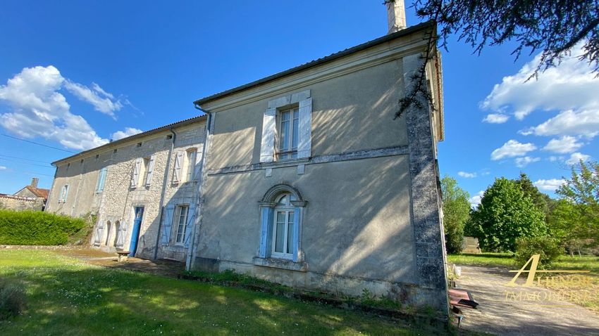 Image Façade à  maison individuelle de Mareuil en Périgord