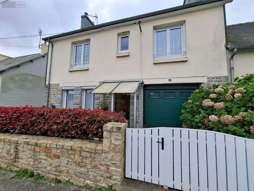Image Façade à  maison mitoyenne de Saint-Nicolas-du-Pélem