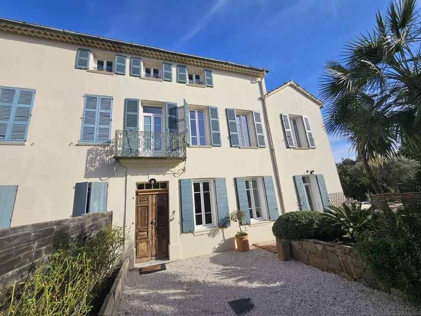 Image Façade à  maison mitoyenne de Cogolin