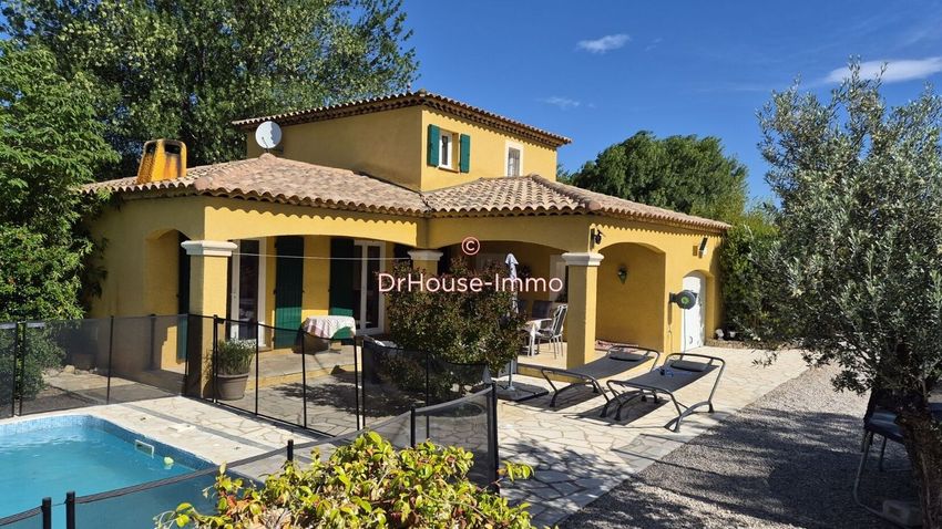 Image Façade à  villa de Le Luc