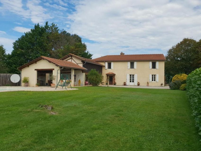 Image Façade à  maison individuelle de Duffort
