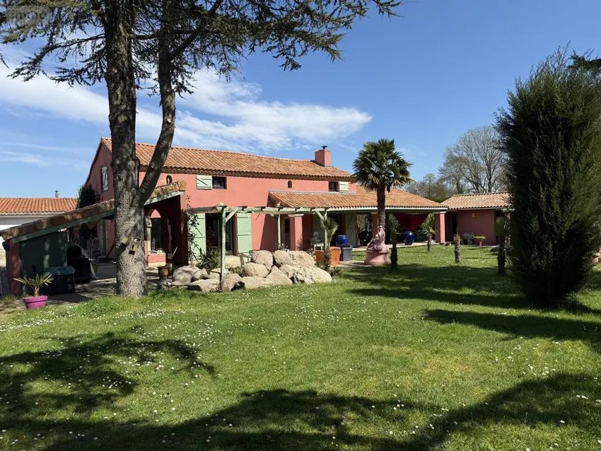 Image Façade à  maison individuelle de Le May-sur-Èvre