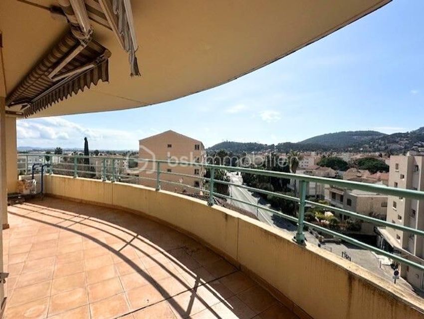 Image Terrasse à appartement de Hyères