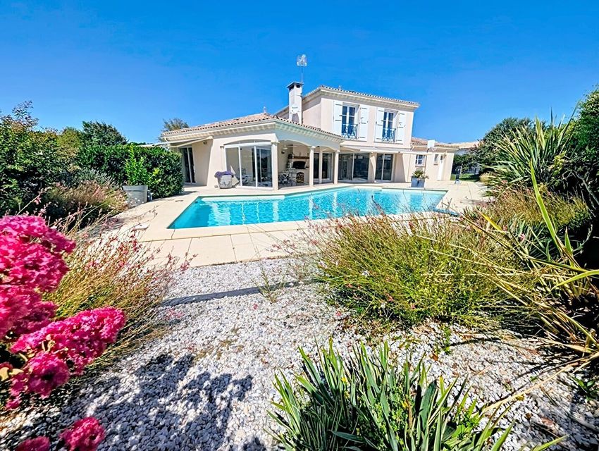 Image Piscine à  maison individuelle de Le Taillan-Médoc