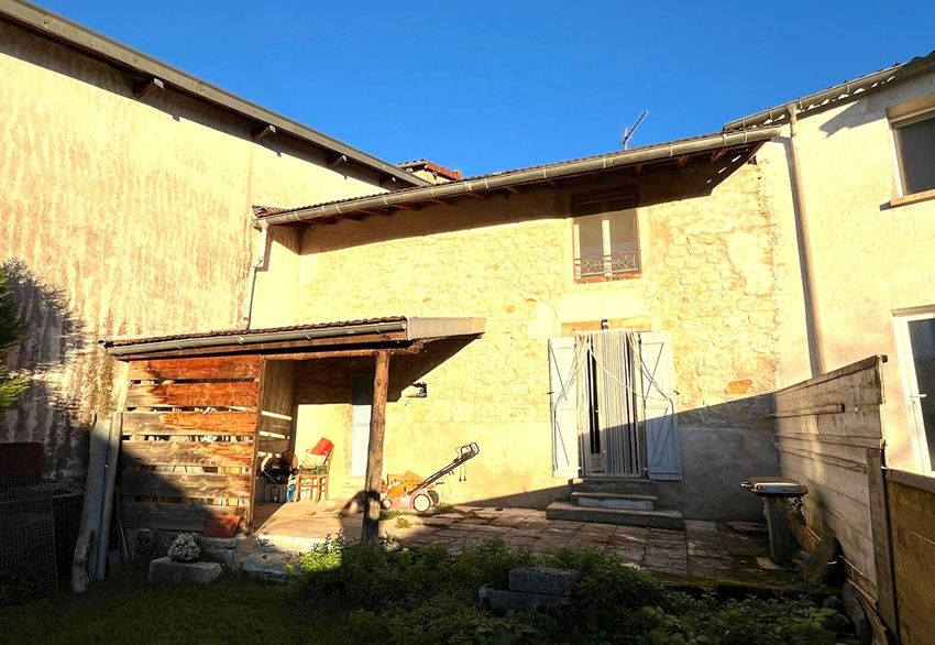 Image Façade à  maison mitoyenne de Valzin en Petite Montagne