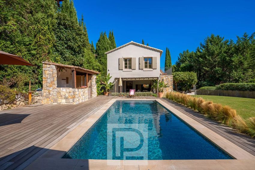 Image Piscine à  maison traditionnelle de Pégomas