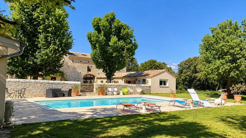 Image Piscine à  maison traditionnelle de Réauville