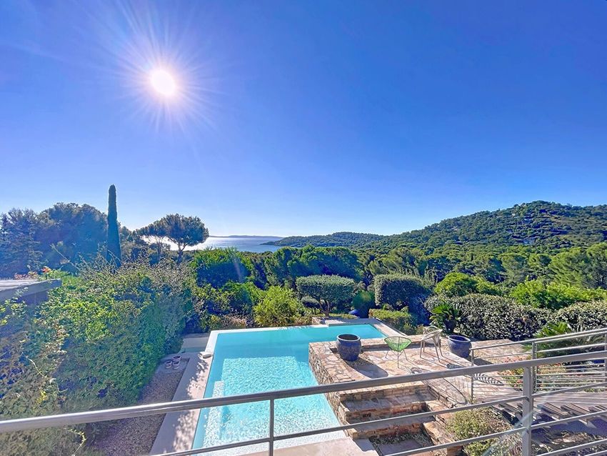 Image Piscine à  maison individuelle de Bormes-les-Mimosas
