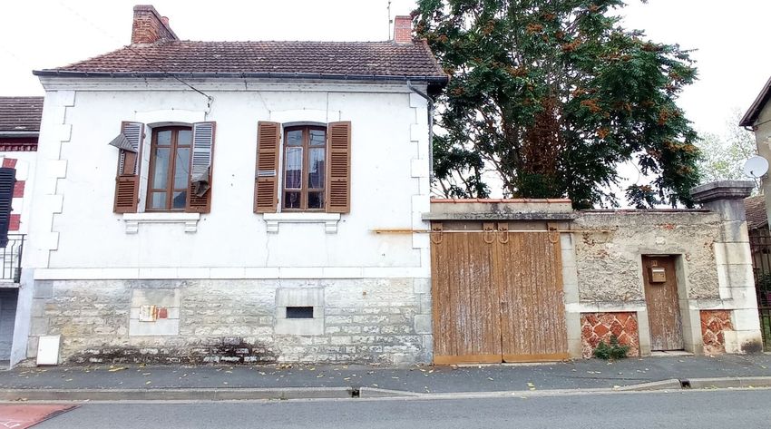 Image Façade à  maison mitoyenne de Montluçon
