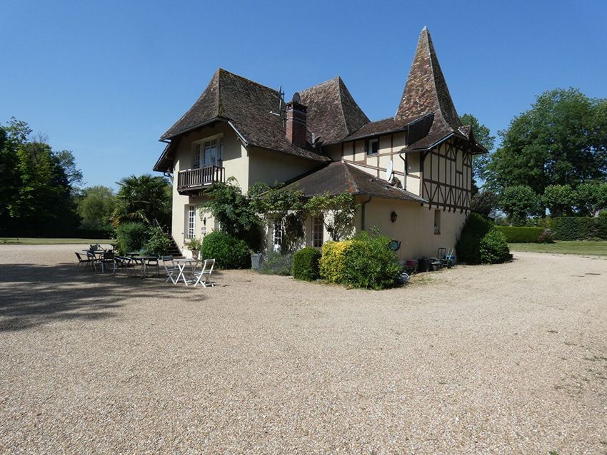 Image Façade à  manoir de Cherisy