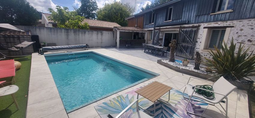 Image Piscine à  maison mitoyenne de Salles