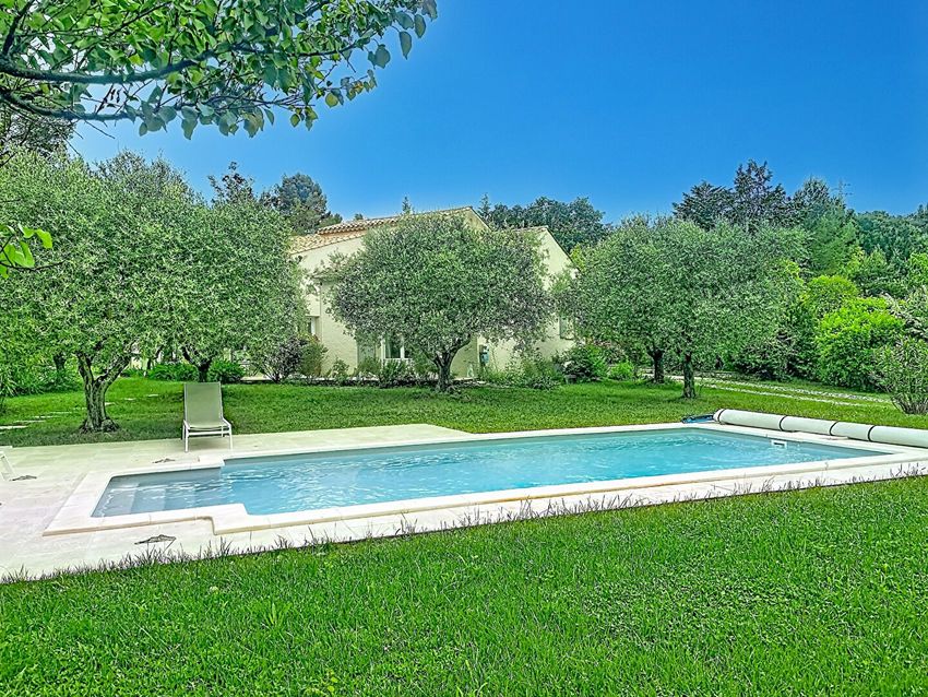Image Piscine à  maison individuelle de Pierrevert