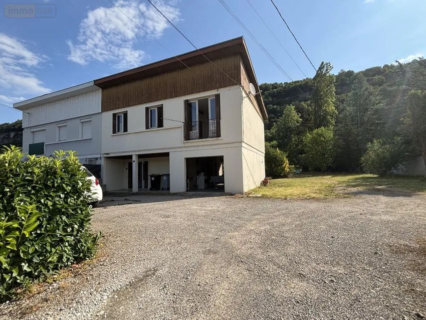 Image Façade à  maison individuelle de Sault-Brénaz