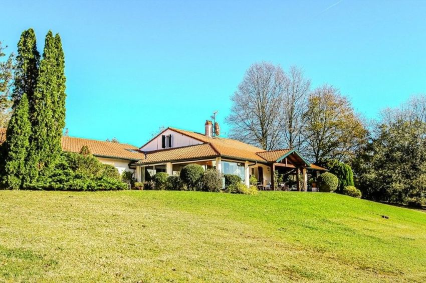 Image Façade à  villa de Bassussarry