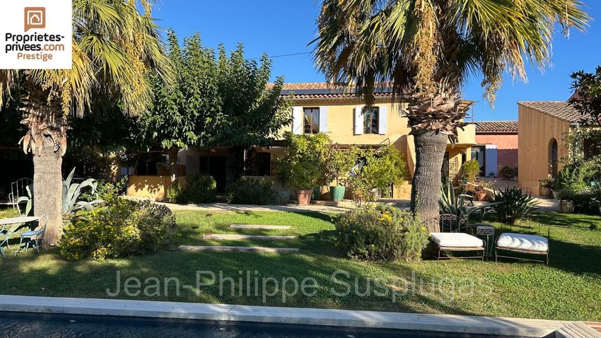 Image Façade à  manoir de Saint-Cyr-sur-Mer