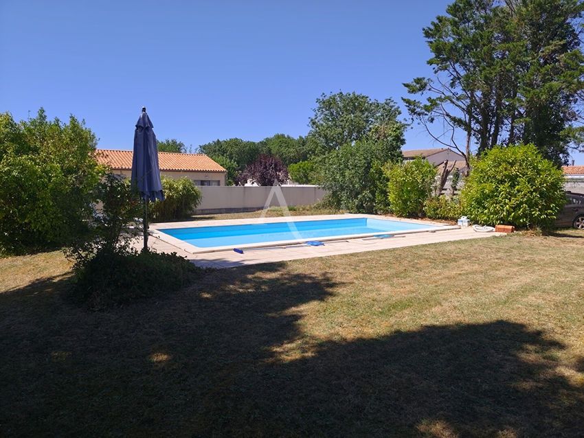 Image Piscine à terrain de Rochefort