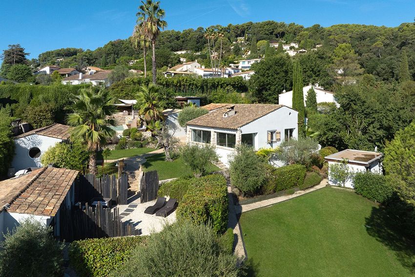 Image Façade à  villa de La Colle-sur-Loup