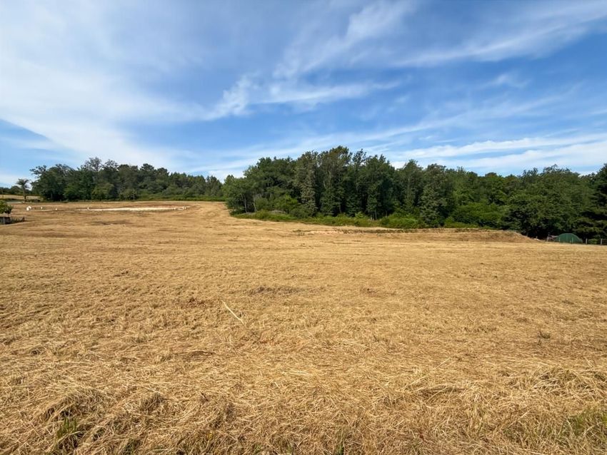 Image Vue à terrain de Sanilhac