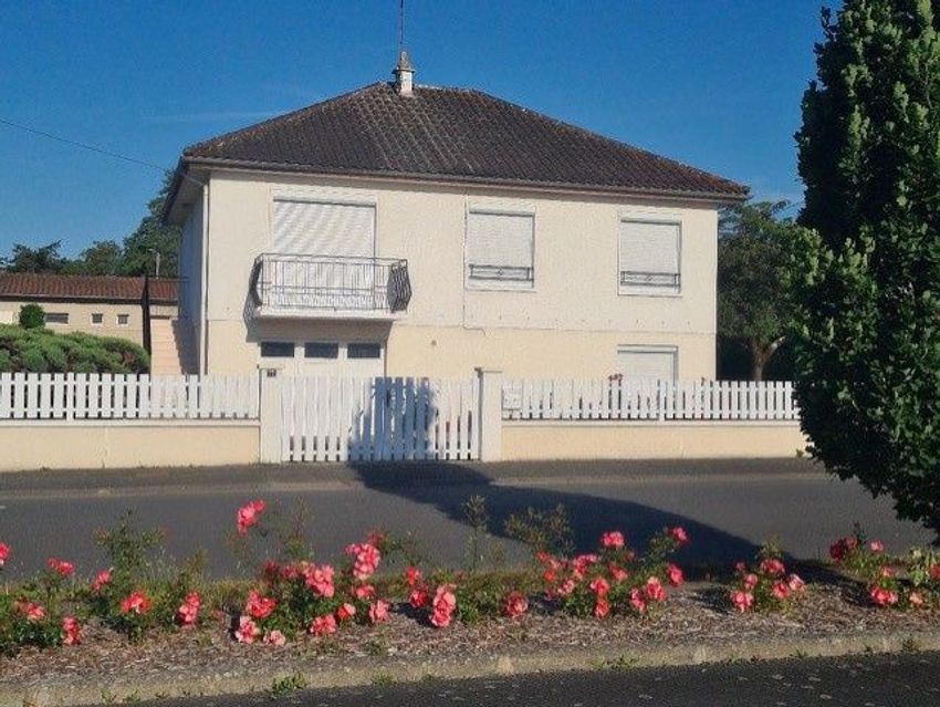 Image Façade à  maison individuelle de Montmorillon