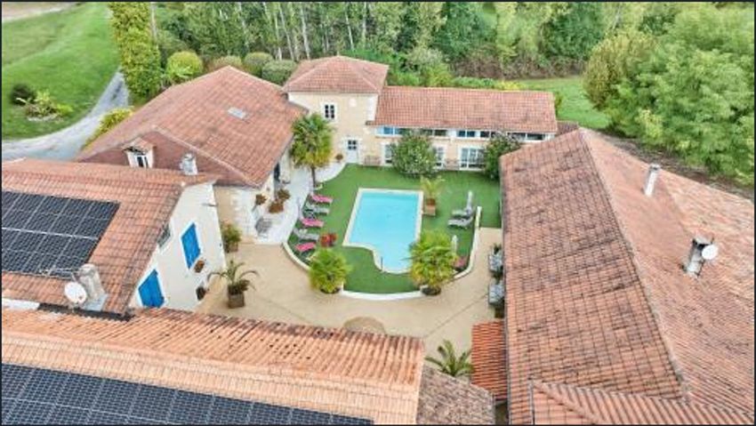 Image Piscine à  maison individuelle de Saint-Sulpice-de-Roumagnac