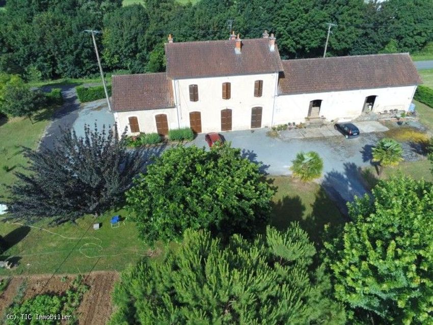 Image Façade à  propriété agricole de Verteuil-sur-Charente