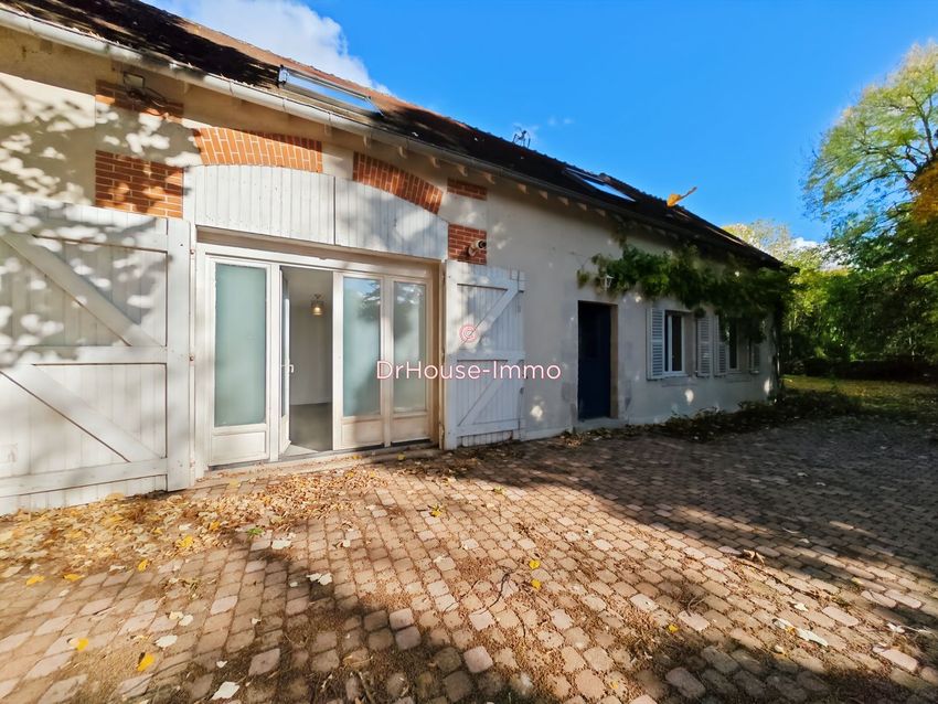 Image Façade à  villa de Chaingy