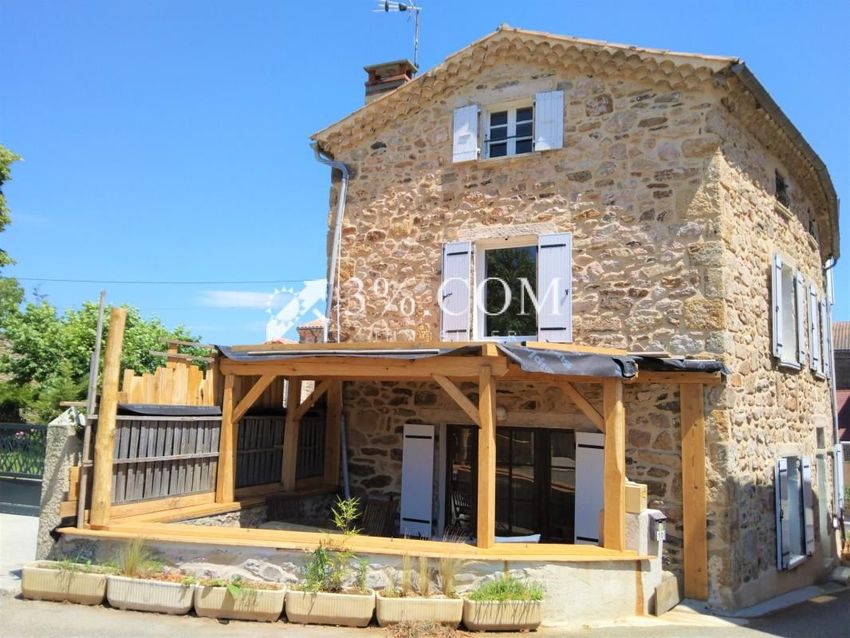 Image Façade à  maison de village de Alboussière