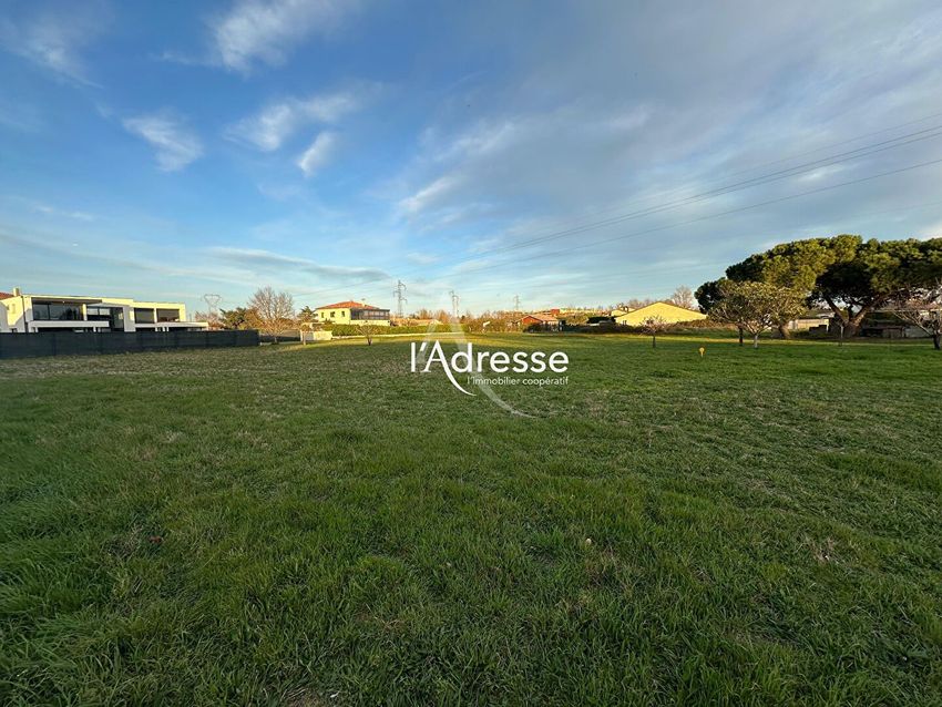 Image de terrain à Roques