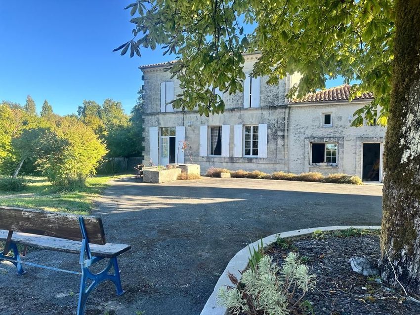 Image Façade à  propriété agricole de Pérignac