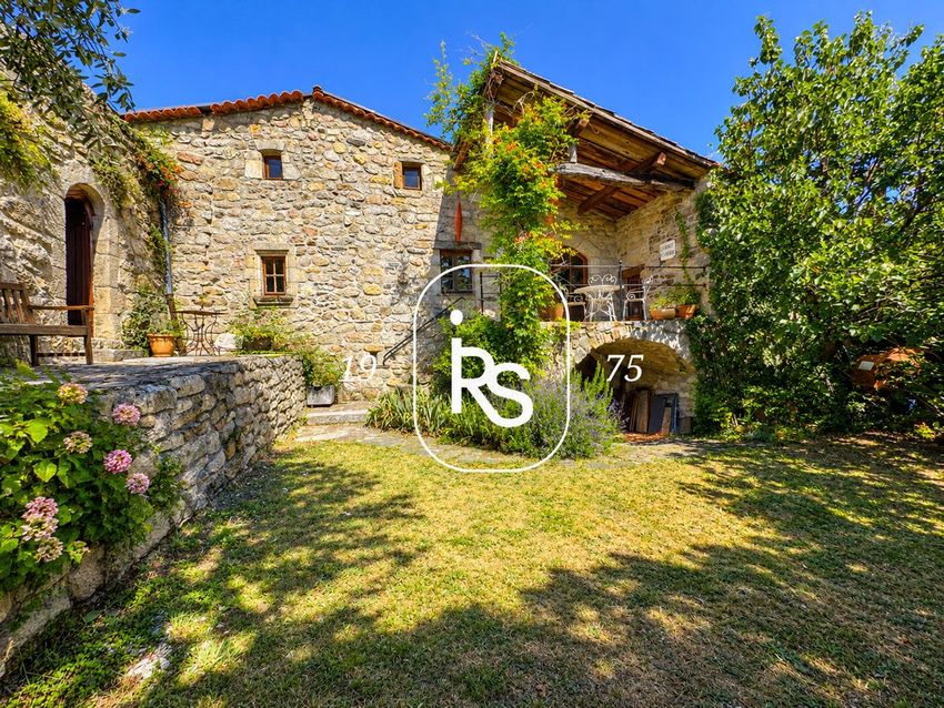 Image Façade à  propriété agricole de Rocles