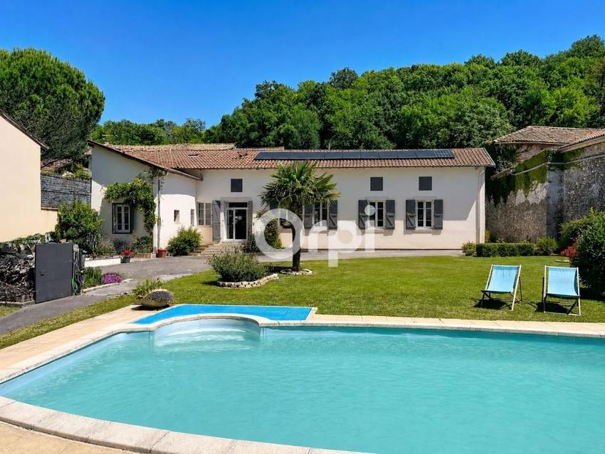 Image Piscine à  maison individuelle de Villeneuve-de-Rivière